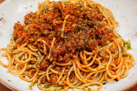 面意大利面摄影照片_肉酱意大利面 - 意大利传统菜肴。