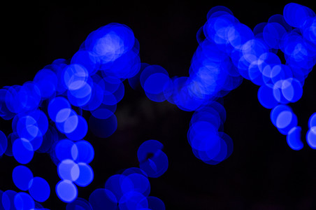 模糊的照片摄影照片_模糊的照片显示蓝色照明灯泡。