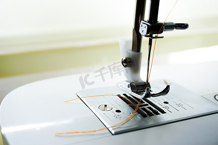 缝纫机针筒和针迹设置细节特写视图