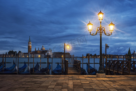 从威尼斯出发的圣乔治马焦雷夜景