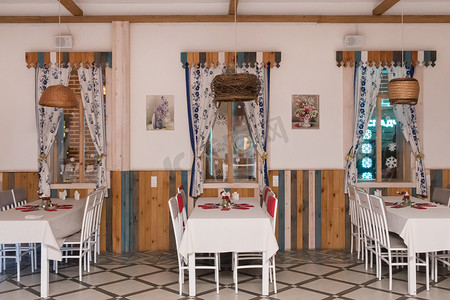 白俄罗斯，明斯克地区 — 2020年1月5日：乡村设计风格的舒适传统餐厅内饰