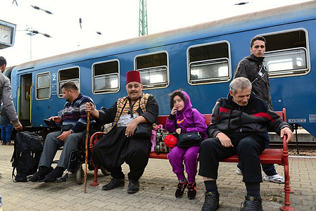 离开匈牙利的难民