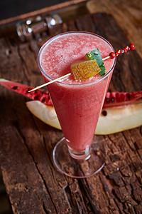 红色果汁摄影照片_健康的西瓜冰沙