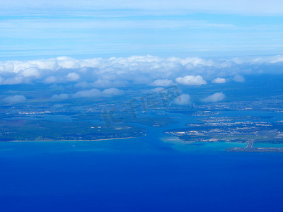珍珠港和檀香山机场的鸟瞰图