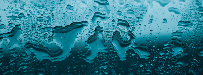 质感水摄影照片_水纹理抽象背景、绿松石玻璃上的水滴作为科学宏观元素、阴雨天气和自然表面艺术背景环境品牌设计