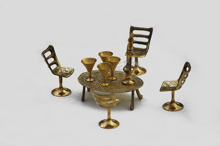 古董微型黄铜餐桌