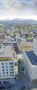 旅游热门城市摄影照片_挪威博多热门海外旅游目的地城市街道的俯视图。