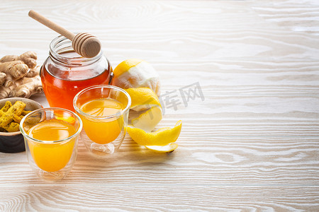 姜黄柠檬蜂蜜饮料