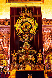 塞维利亚摄影照片_塞维利亚大教堂金色大道麦当娜雕像