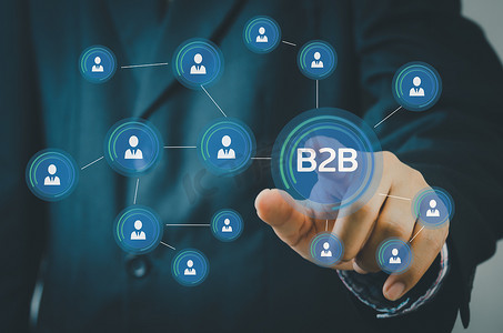 商务2图标摄影照片_商人触摸虚拟屏幕图标 B2B 企业对企业图标和符号。商务技术营销理念。