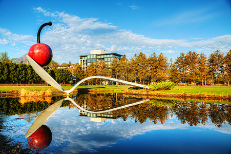 明尼阿波利斯雕塑园的勺桥和樱桃