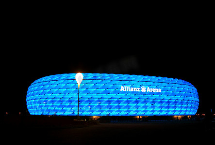 慕尼黑安联球场色彩缤纷的灯光