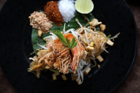 泰国菜垫泰式虾炒面