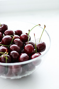 扁平化图标小山摄影照片_新鲜甜樱桃、多汁樱桃浆果水果甜点作为健康饮食背景