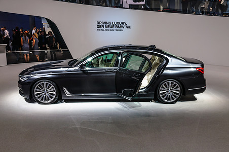 法兰克福 - 2015 年 9 月：BMW 750Li xDrive 在 IAA Interna 上亮相