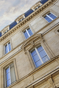 法式建筑摄影照片_面对经典的法式建筑