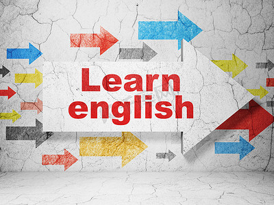 教育理念： 垃圾墙背景上学习英语的箭头