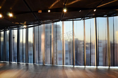 午后阳光摄影照片_现代建筑的窗帘背景内部
