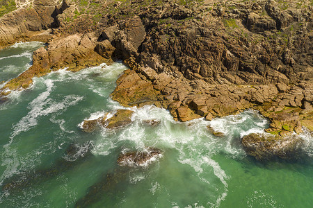 比鲁斯摄影照片_澳大利亚地区比鲁比角的棕色岩石和塔斯曼海