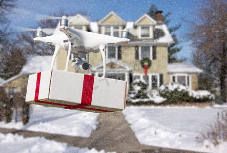 无人机系统（UAV）四轴飞行器无人机将带有红丝带的箱子运送到家
