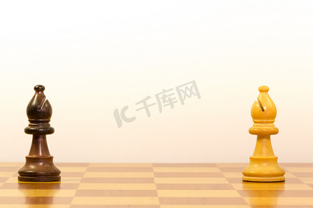 与国际象棋棋子合作的竞争概念