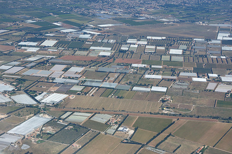 工厂鸟瞰摄影照片_法国鸟瞰图，乘飞机飞行