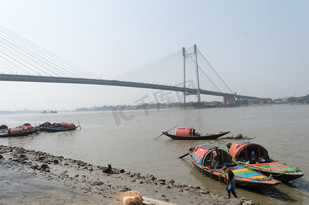 东南亚风光摄影照片_日落期间的全景 Vidyasagar Setu (Bidyasagôr Setu) 或第二胡格利桥。