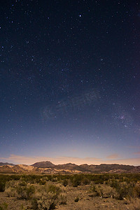 阿根廷门多萨乌斯帕亚塔附近沙漠上空的星空。