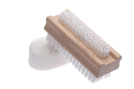 指甲刷和白色隔离的白色纯肥皂