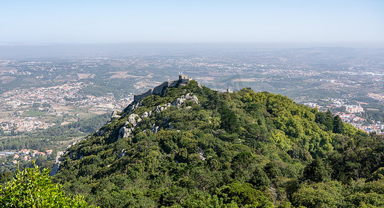 葡萄牙辛特拉山上摩尔城堡的鸟瞰图