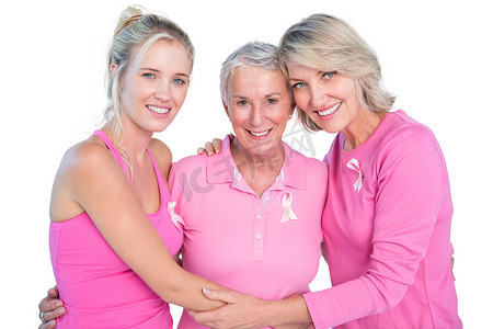 拥抱穿着粉红色上衣和丝带的女性来治疗乳腺癌