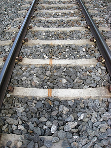 金属线条摄影照片_铁路轨道的角度视图，