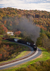 蒸汽火车为铁路沿线提供动力