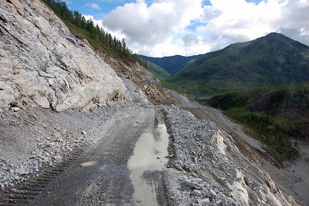 科累马国道山碎石路