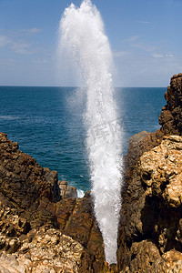 海洋自然喷泉顶部 — 斯里兰卡喷孔
