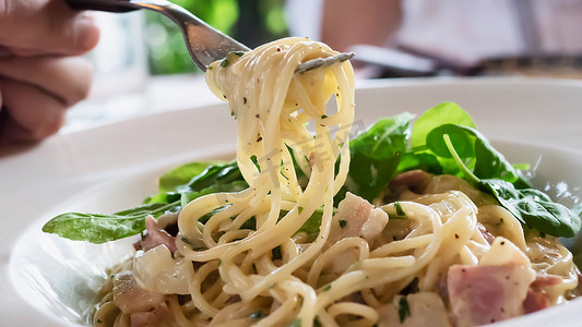 意大利面条carbonara食谱-著名的意大利菜肴背景使用