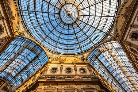 旅行艺术摄影照片_意大利米兰时装画廊的建筑。