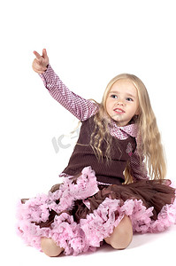 可爱芭蕾摄影照片_棕色和粉红色衣服的小女孩