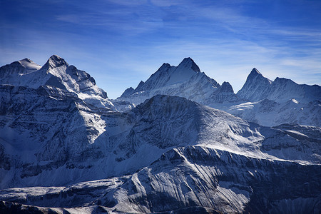 瑞士三座著名山峰：艾格峰、僧侣峰和少女峰