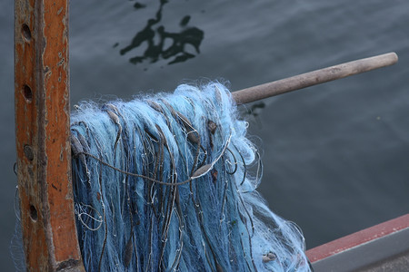楚格湖渔船上的鱼网