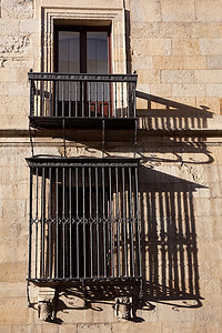 代表团摄影照片_古兹马内斯宫的窗户，莱昂，卡斯蒂利亚莱昂，西班牙