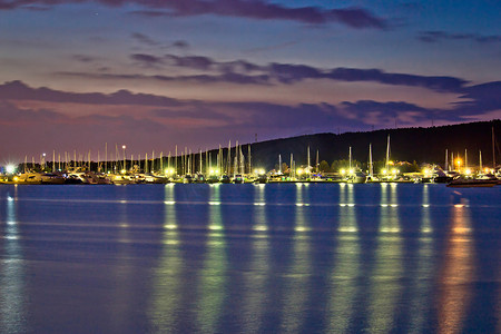苏科桑游艇俱乐部码头的黄昏景色