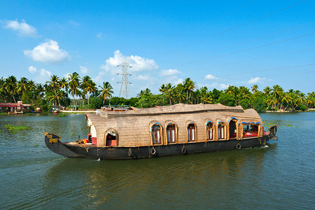 印度喀拉拉邦回水区的船屋