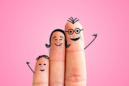 突然长大摄影照片_手指家庭概念：快乐的手指家庭微笑。