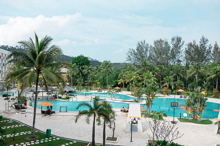 2019年5月4日，印度尼西亚巴淡岛海滨酒店度假村和游泳池区