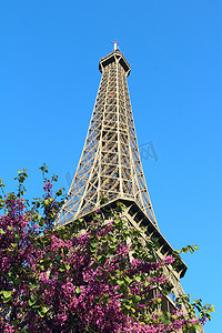 埃菲尔铁塔红色摄影照片_埃菲尔铁塔在巴黎，法国