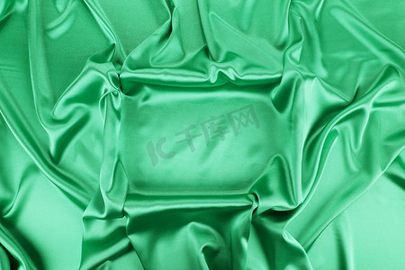 绿色丝绸帷幔。