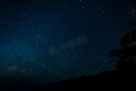 夜晚的时间与天空中的星星