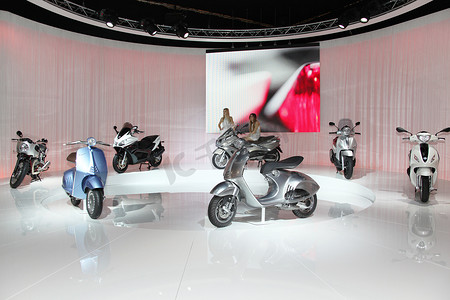铃木里美摄影照片_EICMA 2011国际摩托车展览会