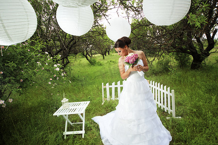 花园中式摄影照片_美丽的新娘